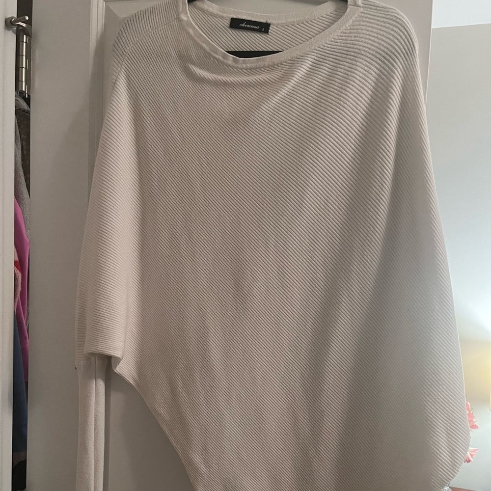 Olivaceous Asymmetrical Long-Sleeved White Dress Size Small
